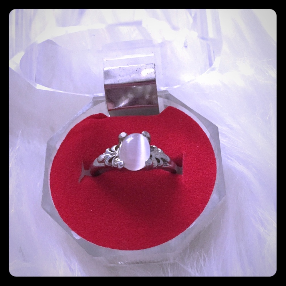 Cats eye ring
